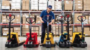 Quel transpalette manuel choisir ? Guide d'achat complet 2025