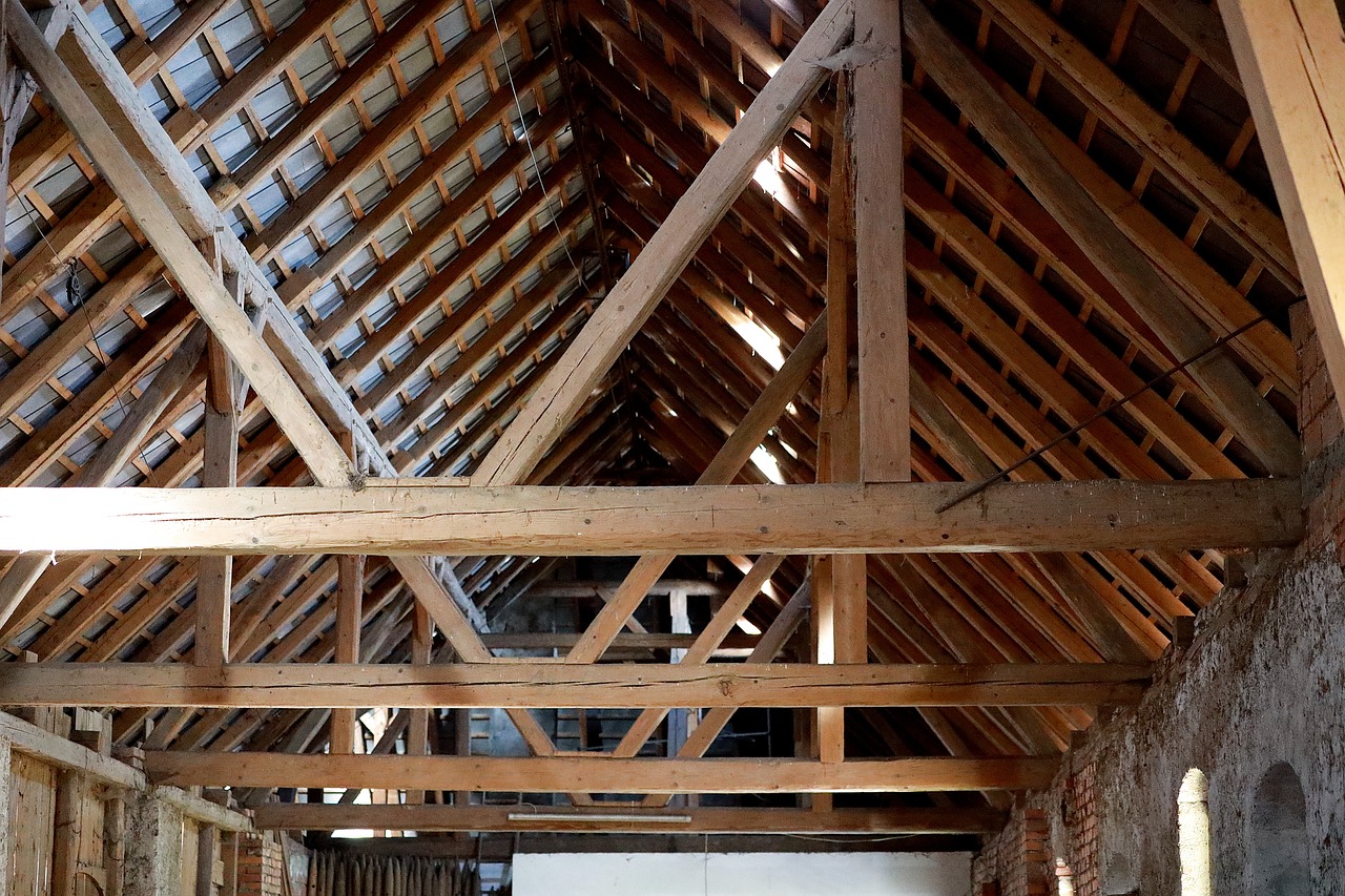 Isolation des chevrons de toiture : pourquoi c’est important et comment le faire ?