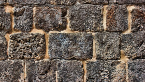 Décorez votre maison de façon économique en optant pour les revêtements muraux en fausse pierre
