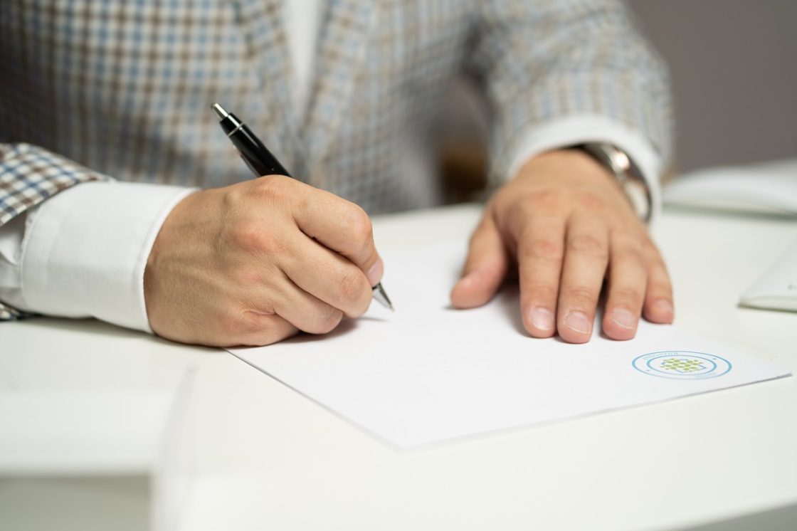 Attestation notariée : à quoi ça sert ?