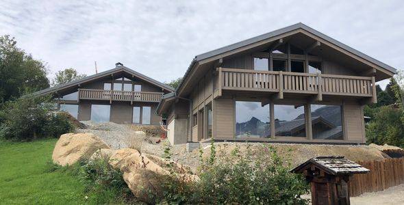 construction chalet en bois en montagne